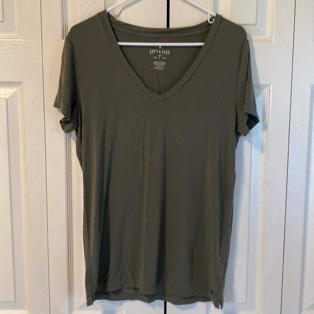 American Eagle Outfitters Soft & Sexy T in olive v-neck SZ M
